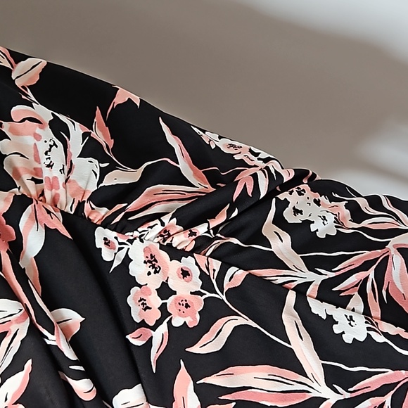 WHBM black floral 1 shoulder stretchy top-L - Picture 4 of 9